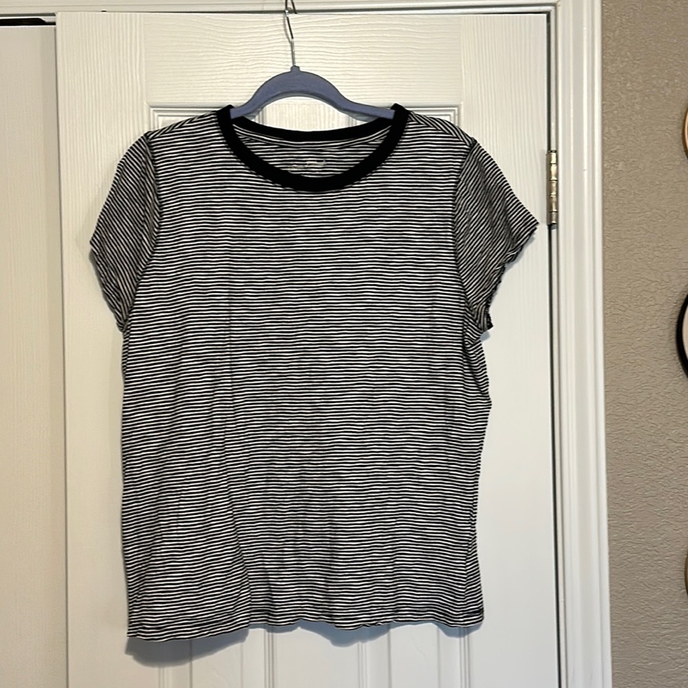 Universal thread XXL black striped t-shirt